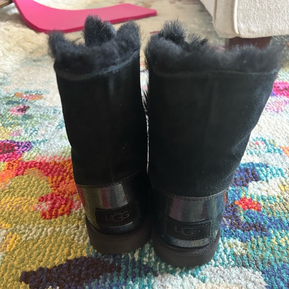 Ugg Isley Boots - Picture 2 of 6